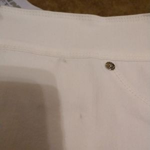 Luxe Denim crop white jeans. Size 3x. 24-26